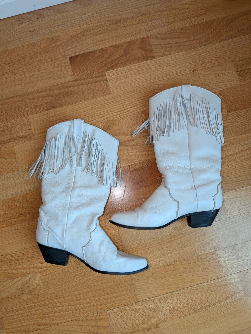 dingo White Fringe Western Heeled Boots - Picture 2 of 14